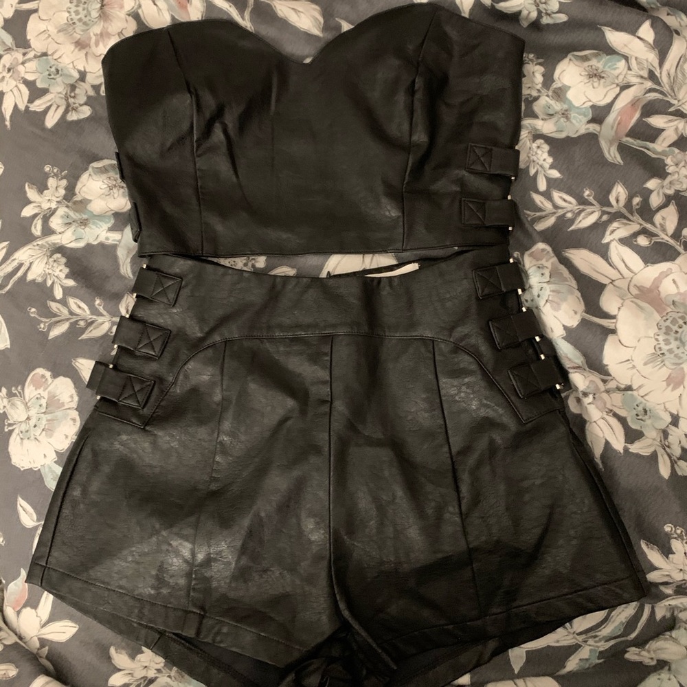 Super cute leather set!!!